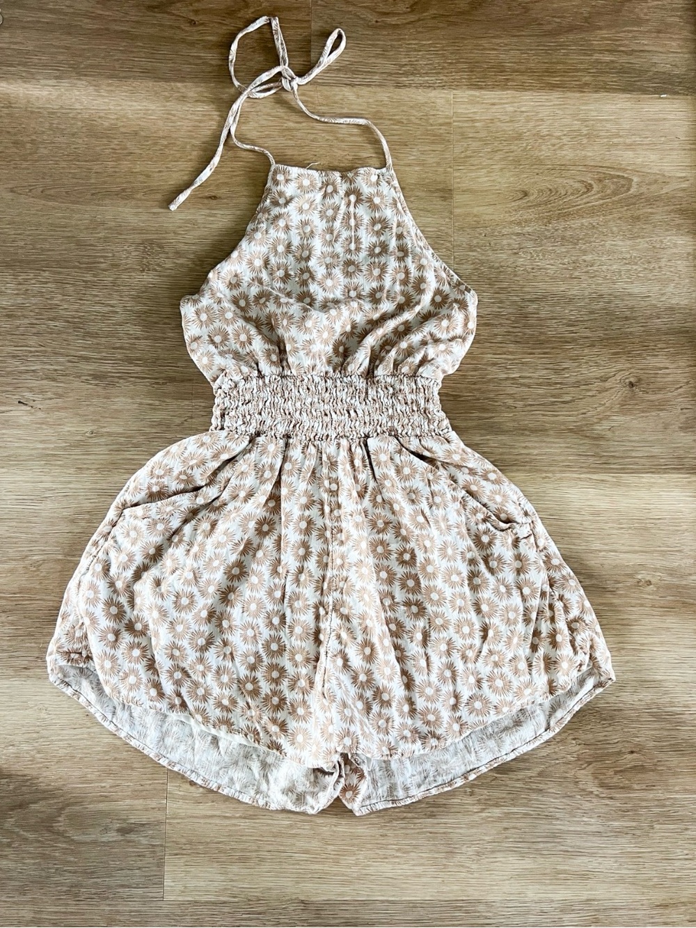 American Eagle Women’s Small Halter Floral Romper in Soft Beige Daisy Print